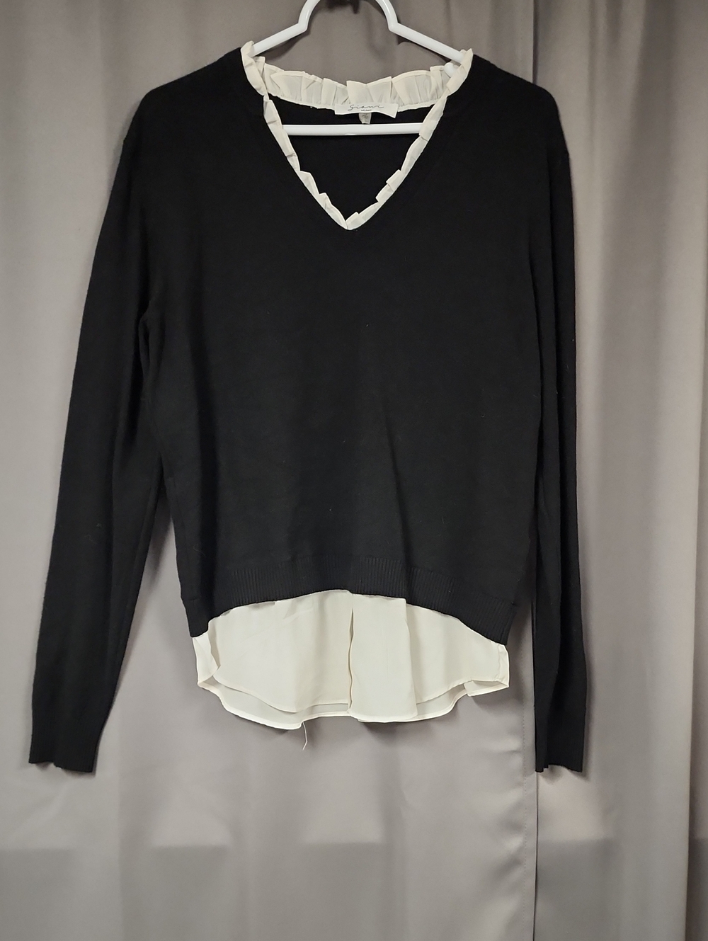M Black V-Neck Layered Knit Top with Cream Ruffle Trim